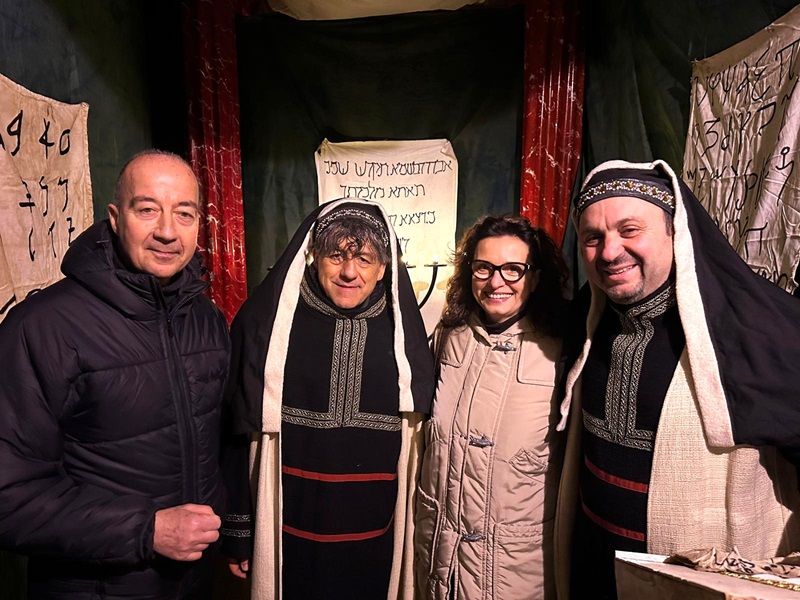 immagine notizia (ptn) Lugnano in Teverina, successo per il presepe vivente, Federighi: “Mantenere vive le tradizioni è un elemento di coesione delle nostre comunità”